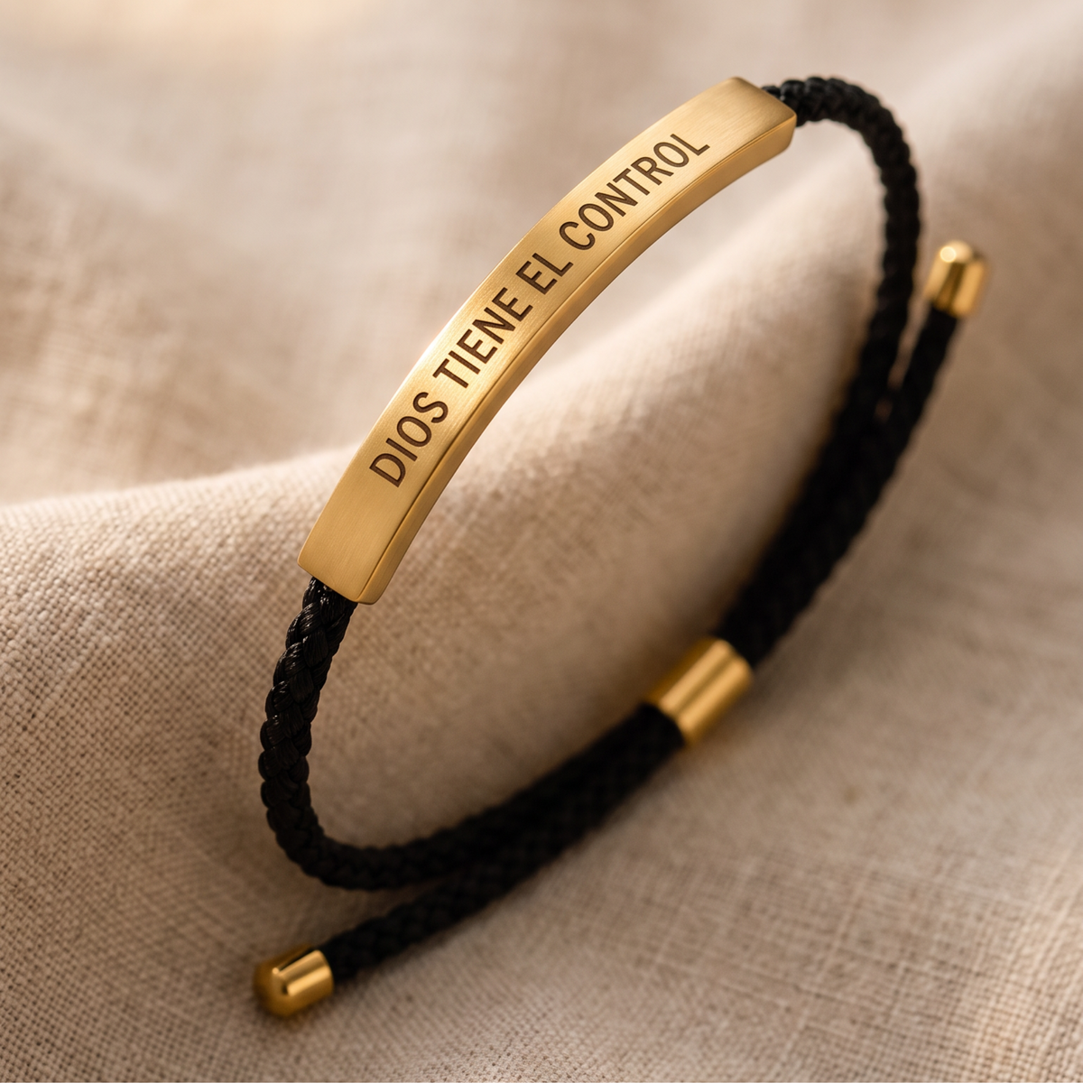 Una pulsera de fe en momentos cotidianos · Hecha para durar. Como el mensaje que lleva.